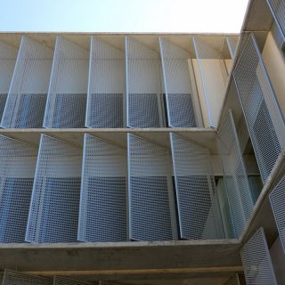 鋼板網遮陽板讓您的房間更涼爽更明亮